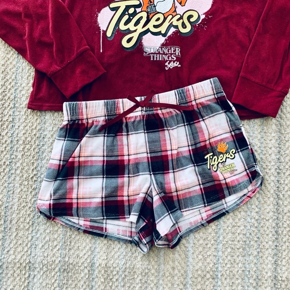 Justice stranger things pj set - Picture 2 of 7